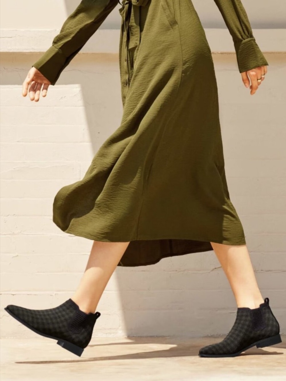 Vivaia Ryan Slip On Chelsea Boots